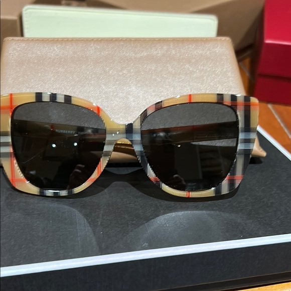 Burberry Black and Tan Plaid Glasses Oversized Square - Picture 1 of 4